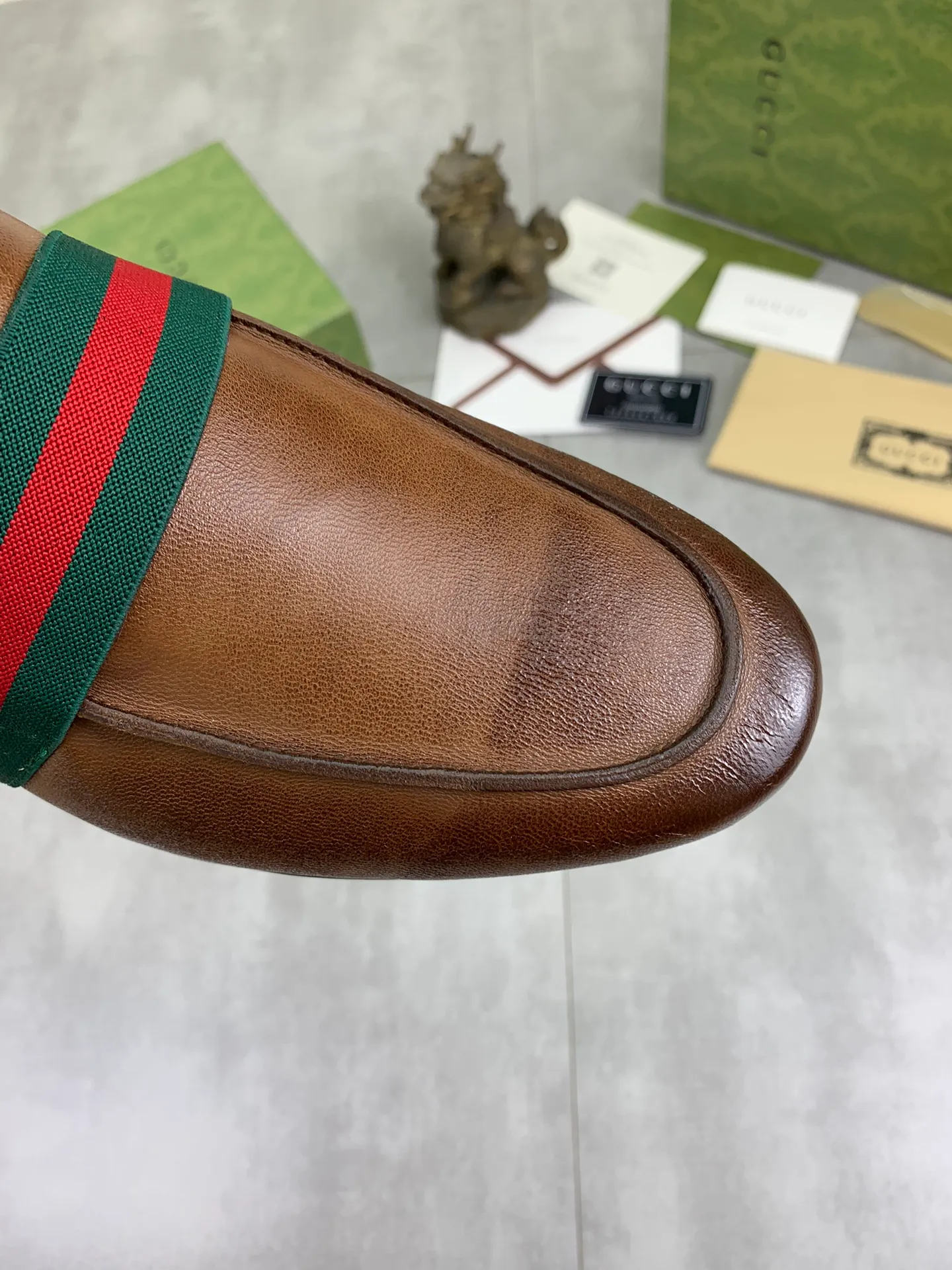 Men's Men's Shoes💰P520💰【New Style】Water-dyed Niuli Gucci's most popular selection of lazy slip-on leather shoes (Gucci) official website latest Gucci lazy leather shoes, hot style 💥 simple and elegant style, exclusive for trendy men. Unique official website latest brand original double G embossing Elements 👑 Original Gucci decoration, fashionable and elegant, fabric original calfskin ✅ fully imported first-layer cowhide lining, official website designated wear-resistant, rubber business outsole, classic model taken at the counter in real life 🎬38-44 black brown optional